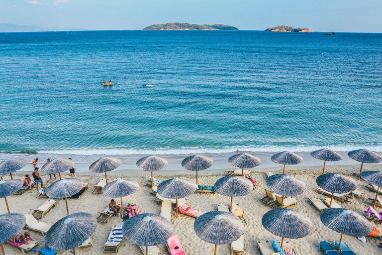 Titelbild zu „Der Strand von Bali auf der Insel Kreta“
